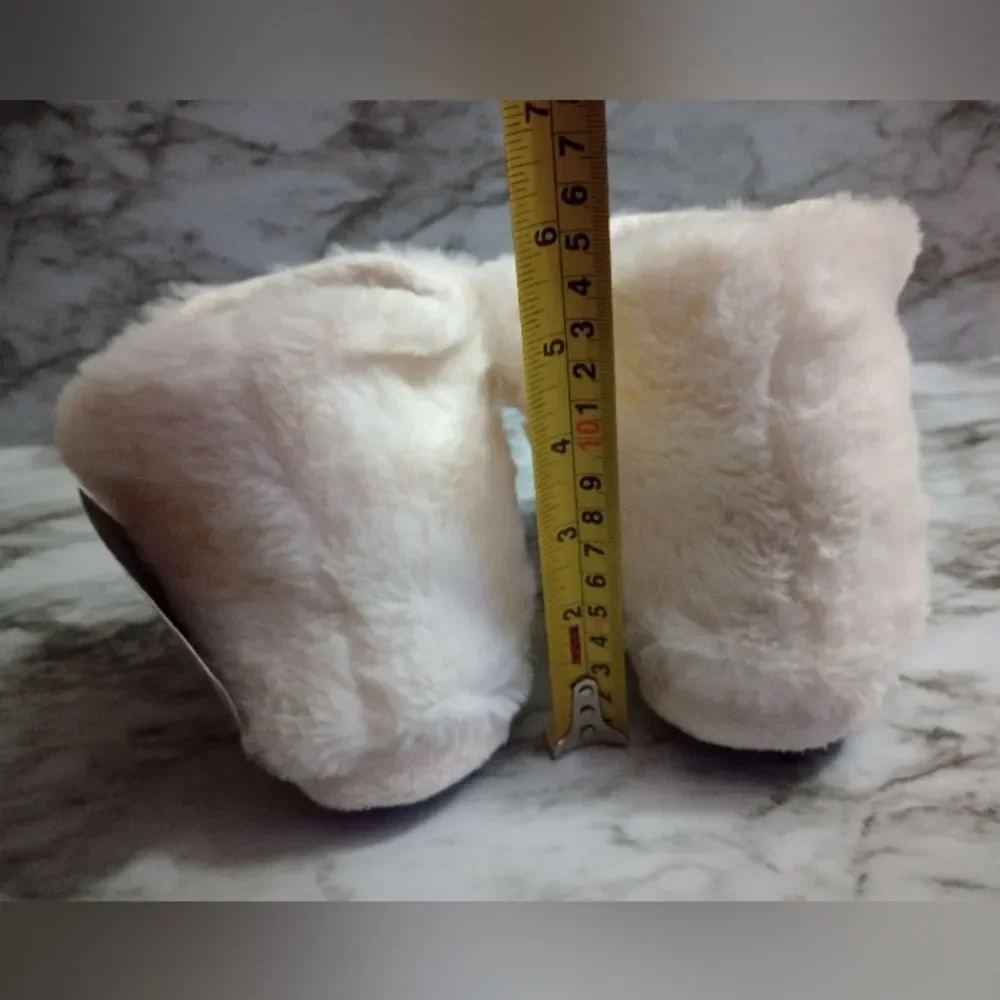 Mixit Cream Color Slipper Boots with Embroidered Owl Detail Size Medium 1-2